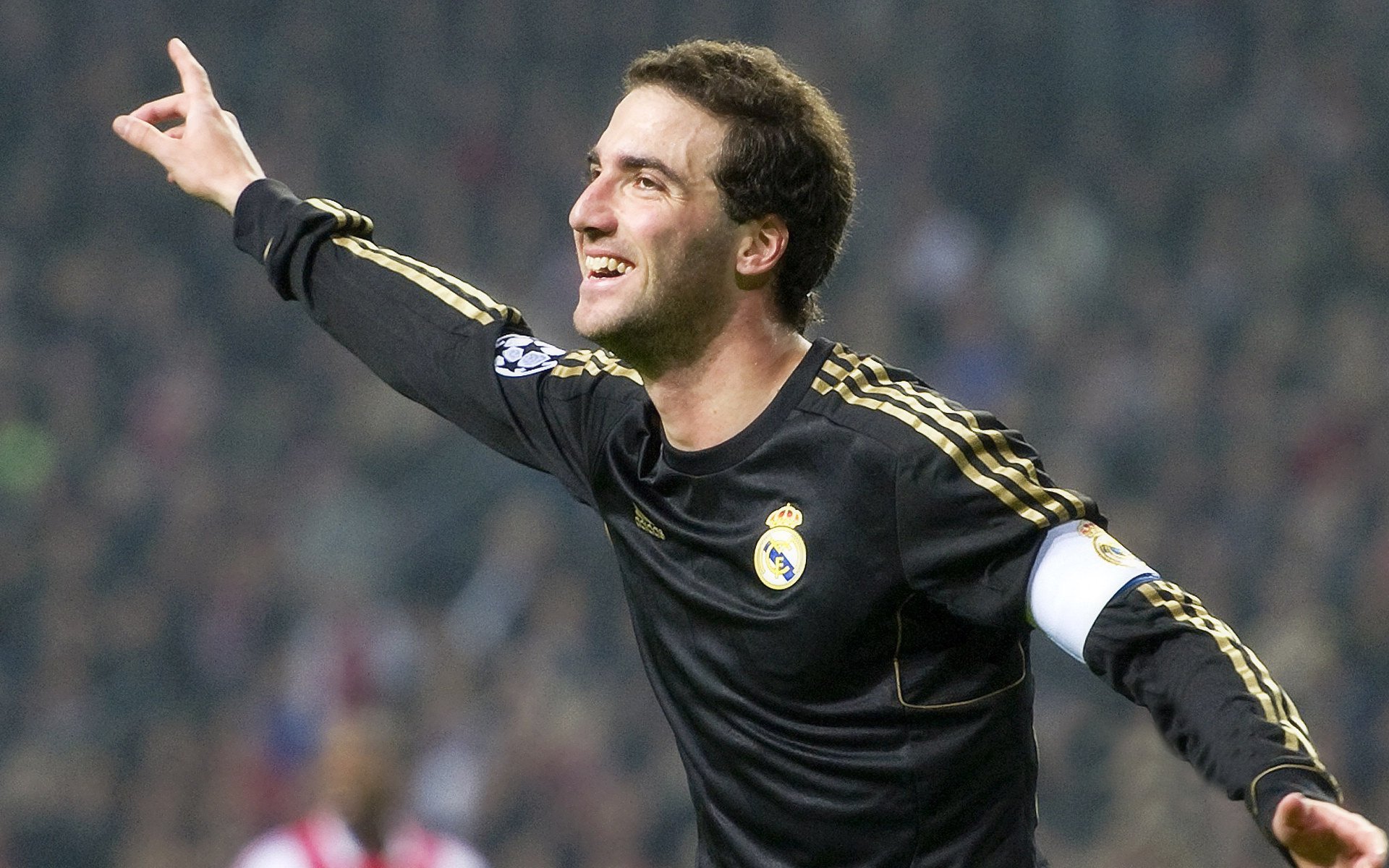 亚冠联赛国家队惨败 战术布置成争议焦点，亚冠参赛国家